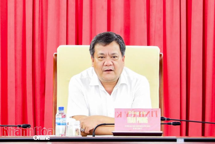 Đồng chí Trần Phong phát biểu kết luận hội nghị.