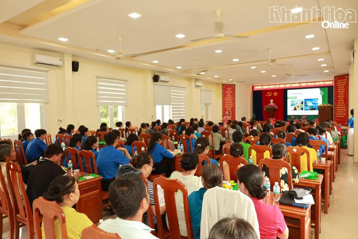 Quang cảng hội nghị.