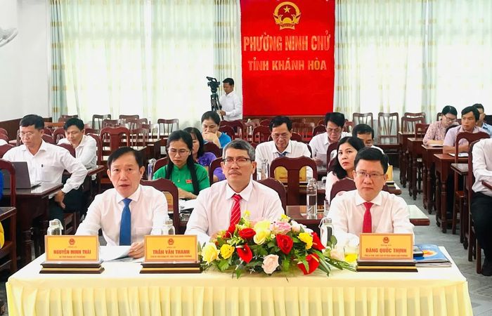 Các đại biểu tham dự kỳ họp.