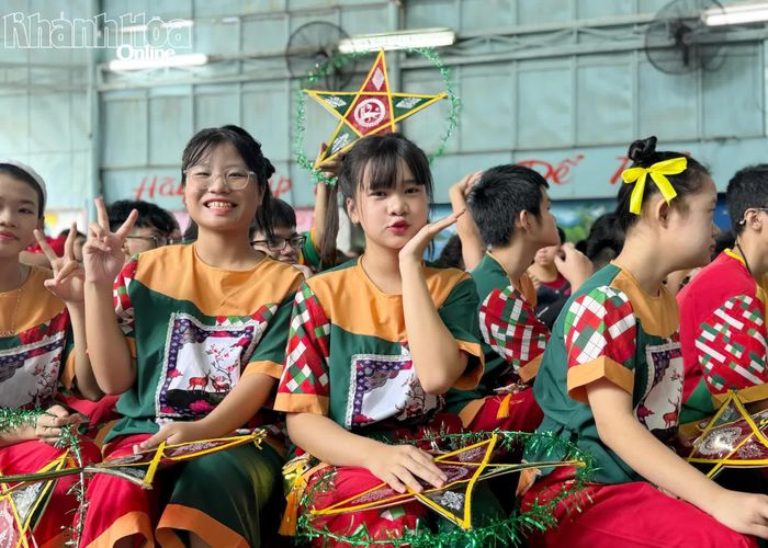 Học sinh hào hứng tham gia chương trình.