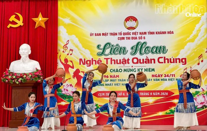  Tiết mục biểu diễn của đội nghệ thuật quần chúng xã Thuận Nam.