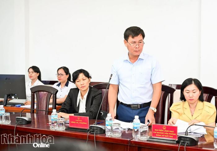 Lãnh đạo xã Diên Khánh phát biểu ý kiến.