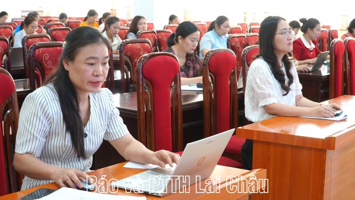 Đại biểu dự hội nghị tập huấn.