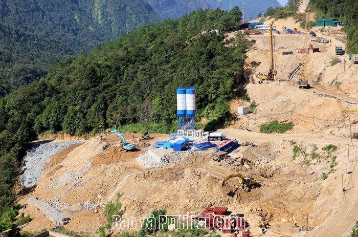 Dự án đang được các nhà thầu thi công tập trung nguồn lực đẩy nhanh tiến độ thi công các hạng mục.