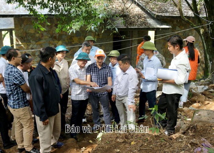 Đoàn kiểm tra thực địa khu 2, Khu du lịch Cầu kính Rồng Mây.