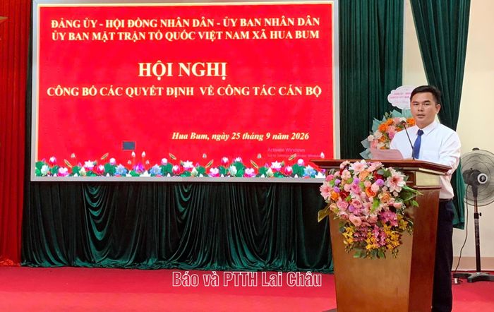Đồng chí Nguyễn Văn Hòa - Phó Chủ tịch UBND xã Hua Bum phát biểu nhận nhiệm vụ.