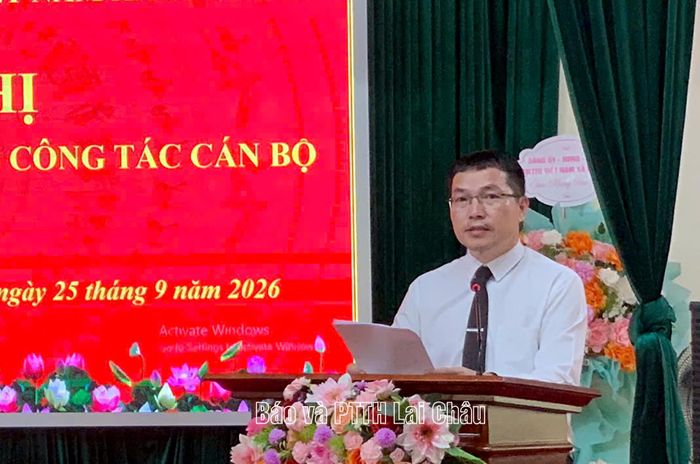 Đồng chí Phan Văn Cốc – Bí thư Đảng ủy xã Hua Bum phát biểu chỉ đạo.