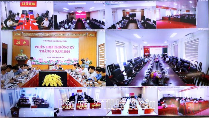 Phiên họp được kết nối trực tuyến từ điểm cầu tỉnh đến các xã, phường.