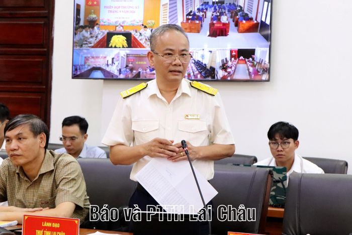 Đại biểu tham gia ý kiến thảo luận các nội dung trình tại phiên họp.