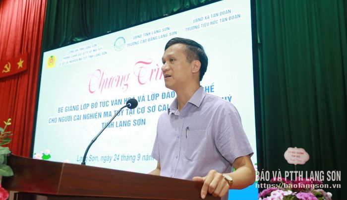 Lãnh đạo Trường Cao đẳng Lạng Sơn phát biểu tại chương trình
