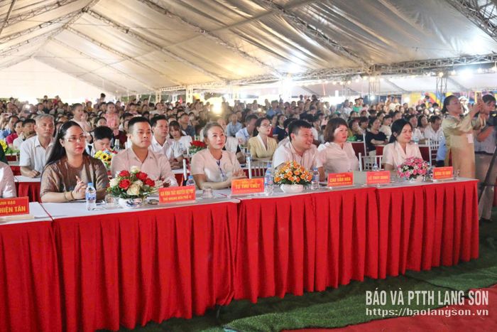 Các đại biểu tham dự đêm hội trăng rằm