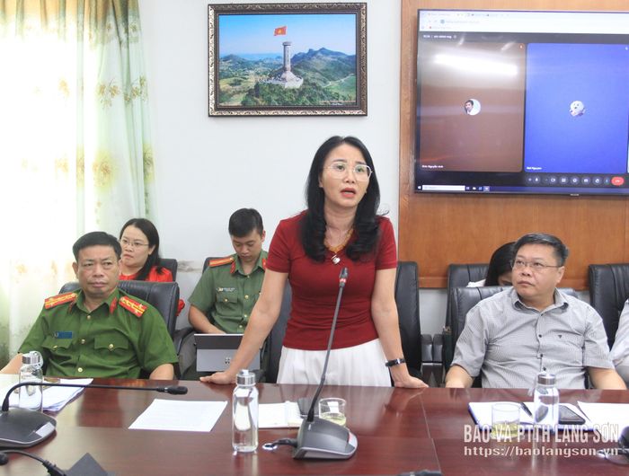 Đại diện Sở Văn hóa, Thể thao và Du lịch đóng góp ý kiến