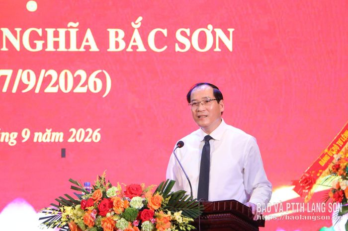 Đồng chí Dương Xuân Huyên, Ủy viên Ban Thường vụ Tỉnh ủy, Phó Chủ tịch Thường trực HĐND tỉnh phát biểu tại chương trình