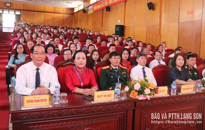 Các đại biểu dự chương trình kỷ niệm