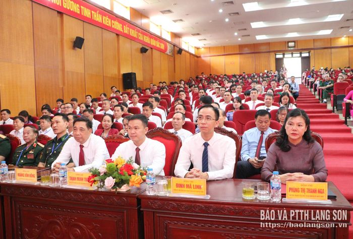 Các đại biểu dự chương trình kỷ niệm