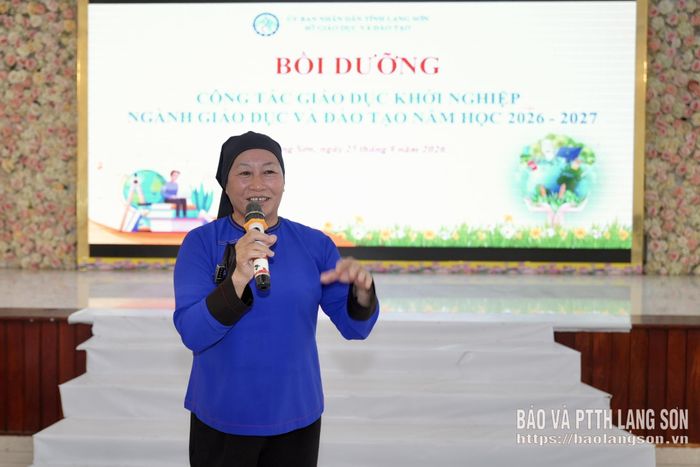 Khách mời chia sẻ kinh nghiệm khởi nghiệp tại chương trình