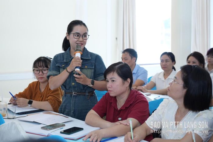 Học viên trao đổi, thảo luận tại lớp bồi dưỡng