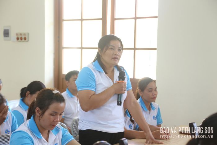 Hội viên phụ nữ xã Quốc Việt tham gia đối thoại chính sách