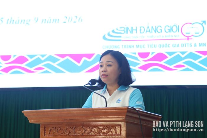 Phó Chủ tịch Ủy ban MTTQ Việt Nam tỉnh, Chủ tịch Hội LHPN tỉnh phát biểu tại chương trình