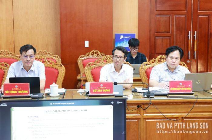 Lãnh đạo, đại diện một số sở, ngành tham dự hội nghị tại điểm cầu UBND tỉnh Lạng Sơn