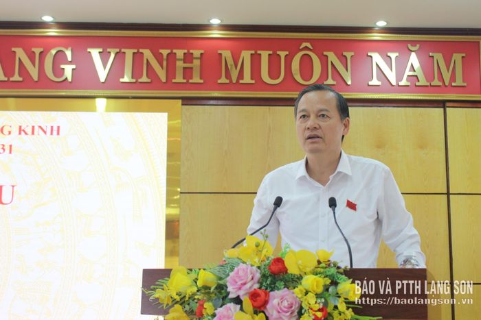 Đồng chí Phùng Quang Hội, Ủy viên Ban Thường vụ Tỉnh ủy, Bí thư Đảng ủy, Chủ tịch HĐND phường Đông Kinh phát biểu bế mạc kỳ họp