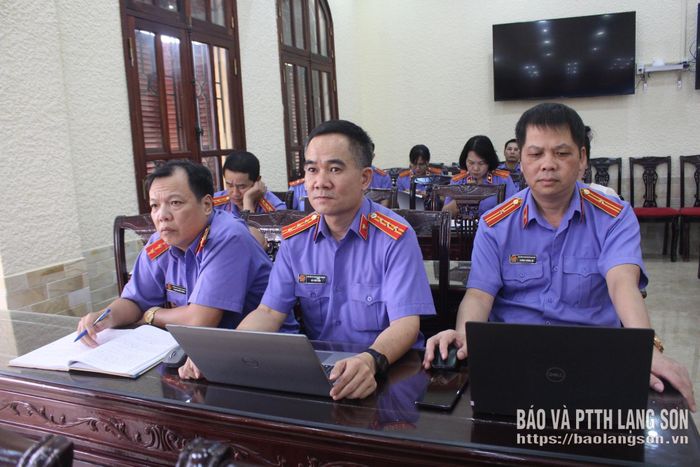 Các đại biểu dự hội nghị tại điểm cầu Viện Kiểm sát nhân dân tỉnh