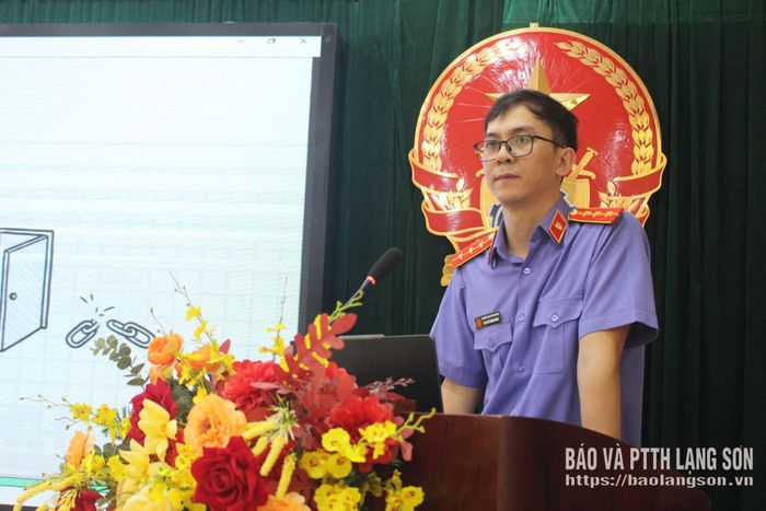 Báo cáo viên Viện Kiểm sát nhân dân tỉnh hướng dẫn các nội dung tại hội nghị 