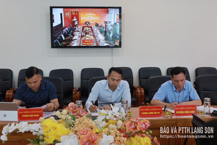Lãnh đạo UBND các phường tham dự hội nghị