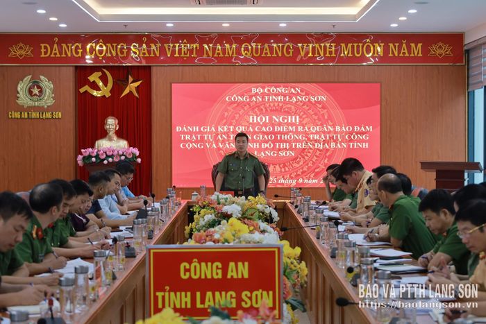 Đại tá Vũ Thanh Tùng, Ủy viên Ban Thường vụ Tỉnh ủy, Giám đốc Công an tỉnh phát biểu khai mạc tại hội nghị