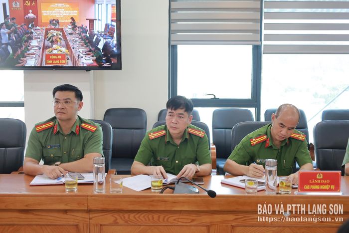 Lãnh đạo các phòng nghiệp vụ Công an tỉnh tham dự hội nghị
