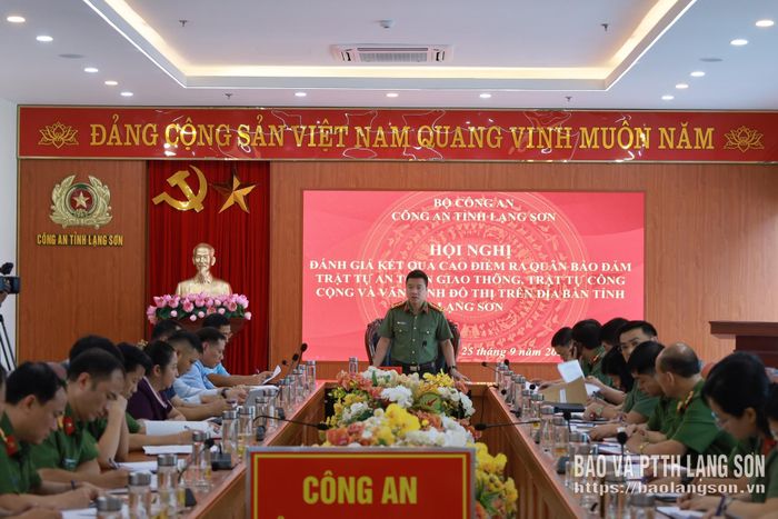Đại tá Vũ Thanh Tùng, Ủy viên Ban Thường vụ Tỉnh ủy, Giám đốc Công an tỉnh phát biểu kết luận tại hội nghị