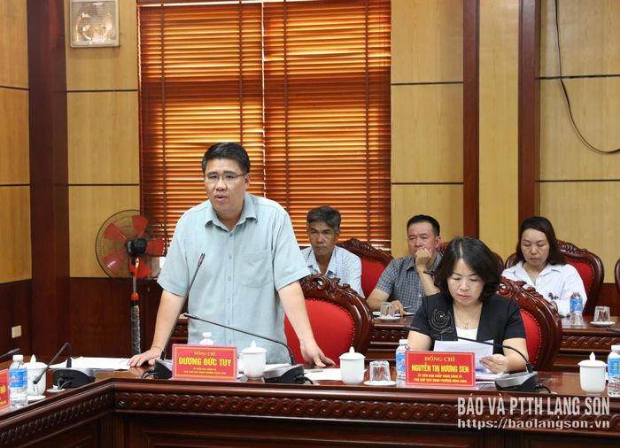 Lãnh đạo UBND phường Đông Kinh báo cáo tiến độ GPMB các dự án
