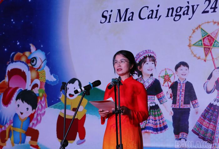 Phó Chủ tịch UBND xã Si Ma Cai Nguyễn Thị Kiều Oanh phát biểu tại chương trình.
