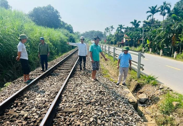 Những lối đi tự mở được hoàn trả mặt bằng trong phạm vi bảo vệ đường sắt theo quy định.