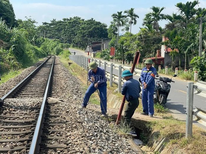Đơn vị chức năng xóa bỏ lối đi tự mở qua đường sắt, thu hồi biển cảnh báo.
