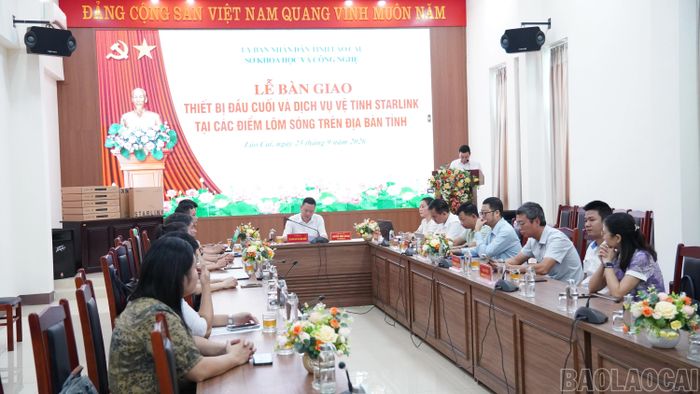 Quang cảnh lễ bàn giao.