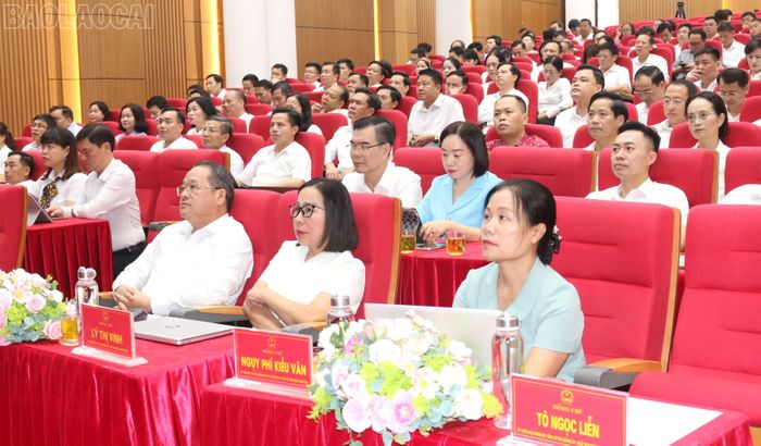 Đại biểu tham dự hội nghị.