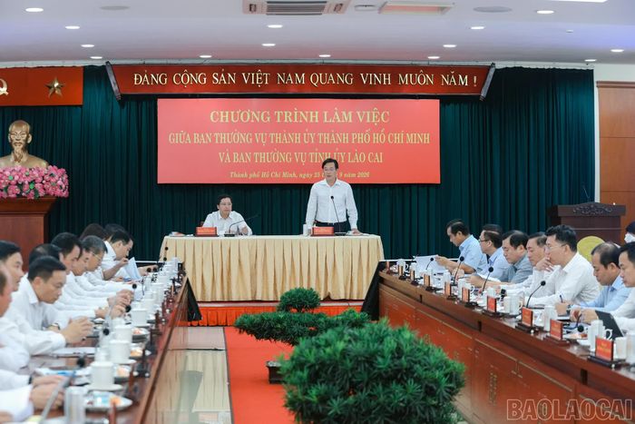 Đồng chí Lê Quốc Phong - Phó Bí thư Thường trực Thành ủy Thành phố Hồ Chí Minh phát biểu chào mừng.