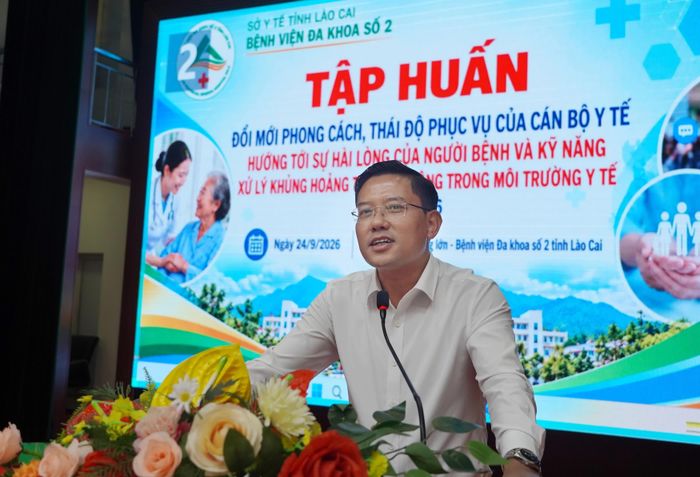 Đồng chí Phùng Nam Trung – Phó trưởng Ban Tuyên giáo Tỉnh ủy truyền đạt các chuyên đề tại lớp tập huấn.