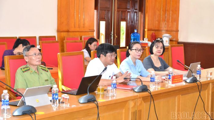 Các đại biểu dự hội nghị ký kết chương trình.