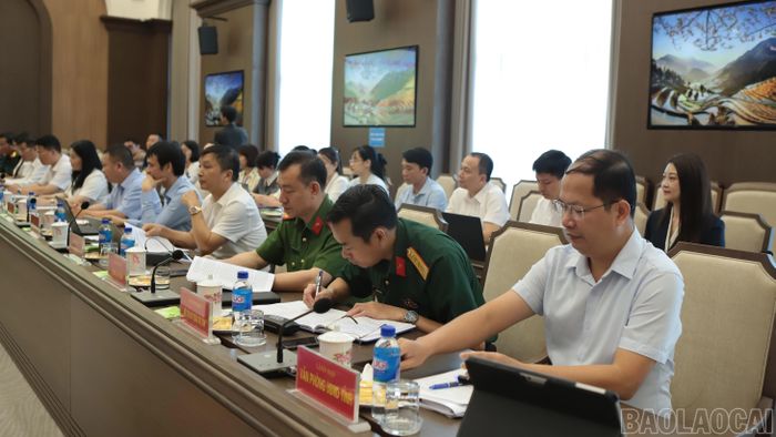 Đại biểu dự buổi làm việc.