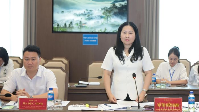 Đồng chí Vũ Thị Hiền Hạnh - Phó Chủ tịch UBND tỉnh, Phó Chủ tịch thứ nhất Hội đồng Thi đua - Khen thưởng tỉnh Lào Cai phát biểu tại buổi làm việc