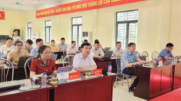 Lãnh đạo xã Lâm Thượng dự lễ ra mắt.