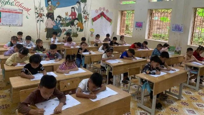 Sau gần một tháng, việc dạy và học tại các trường học trên địa bàn vẫn duy trì nề nếp.
