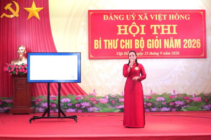 Thí sinh trình bày phần thi.
