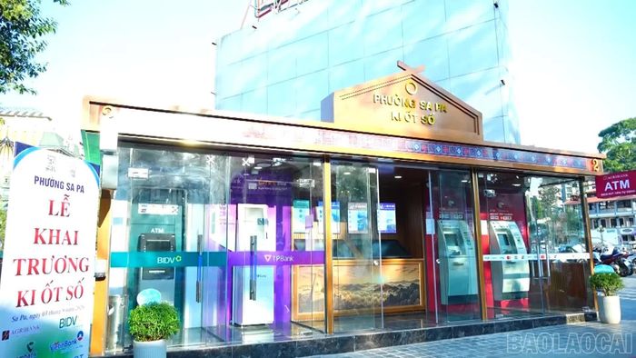 Không gian ki-ốt số tại khu vực nhà thờ đá phường Sa Pa.