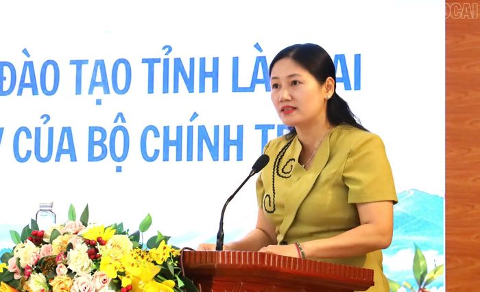 Đồng chí Đoàn Thị Thanh Tâm – Phó Trưởng Ban Thường trực Ban Tuyên giáo Tỉnh ủy phát biểu tại hội thảo.