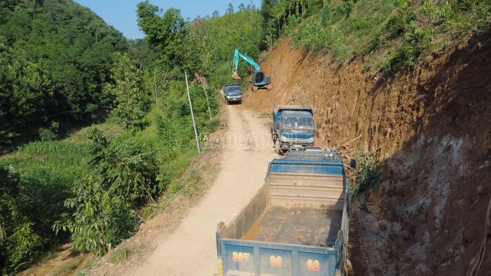 Đường mới mở rộng sẽ tạo thuận lợi cho người dân đi lại và giao thương.