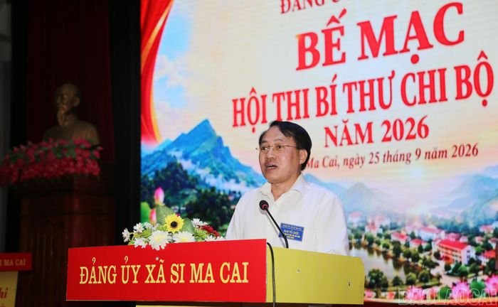 Đồng chí Hoàng Văn Dương - Bí thư Đảng ủy xã Si Ma Cai phát biểu tại hội thi.