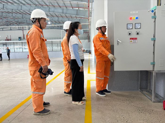 Ngành điện hướng dẫn doanh nghiệp quan sát hệ thống điện